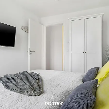 Peppers Apartment, *